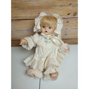 Vintage Seymore Mann Connoisseur Collection Porcelain Doll 1995 9 inch